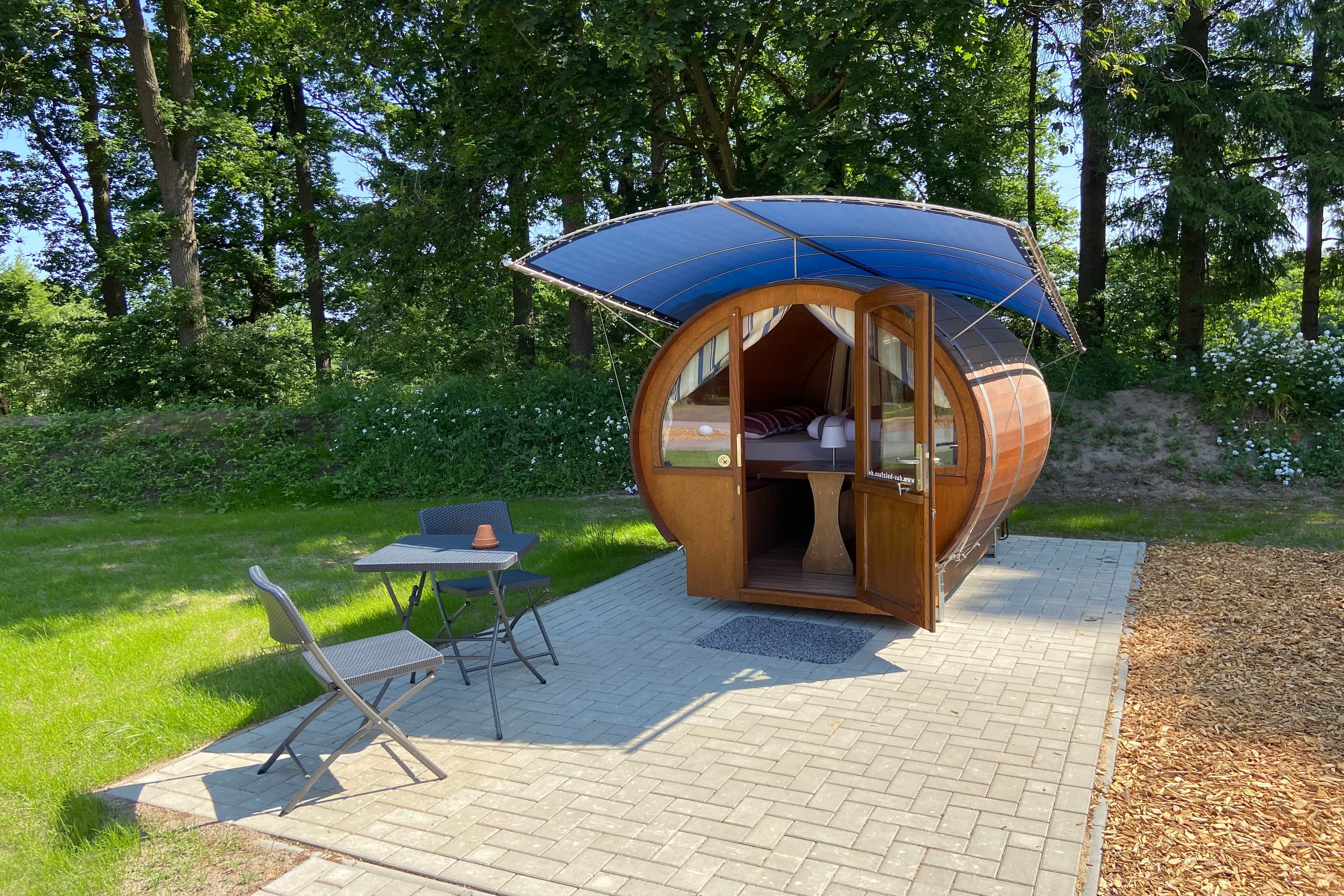 Schlummerfass mit kleiner Terrasse bei Meyerhöms in Hermannsburg