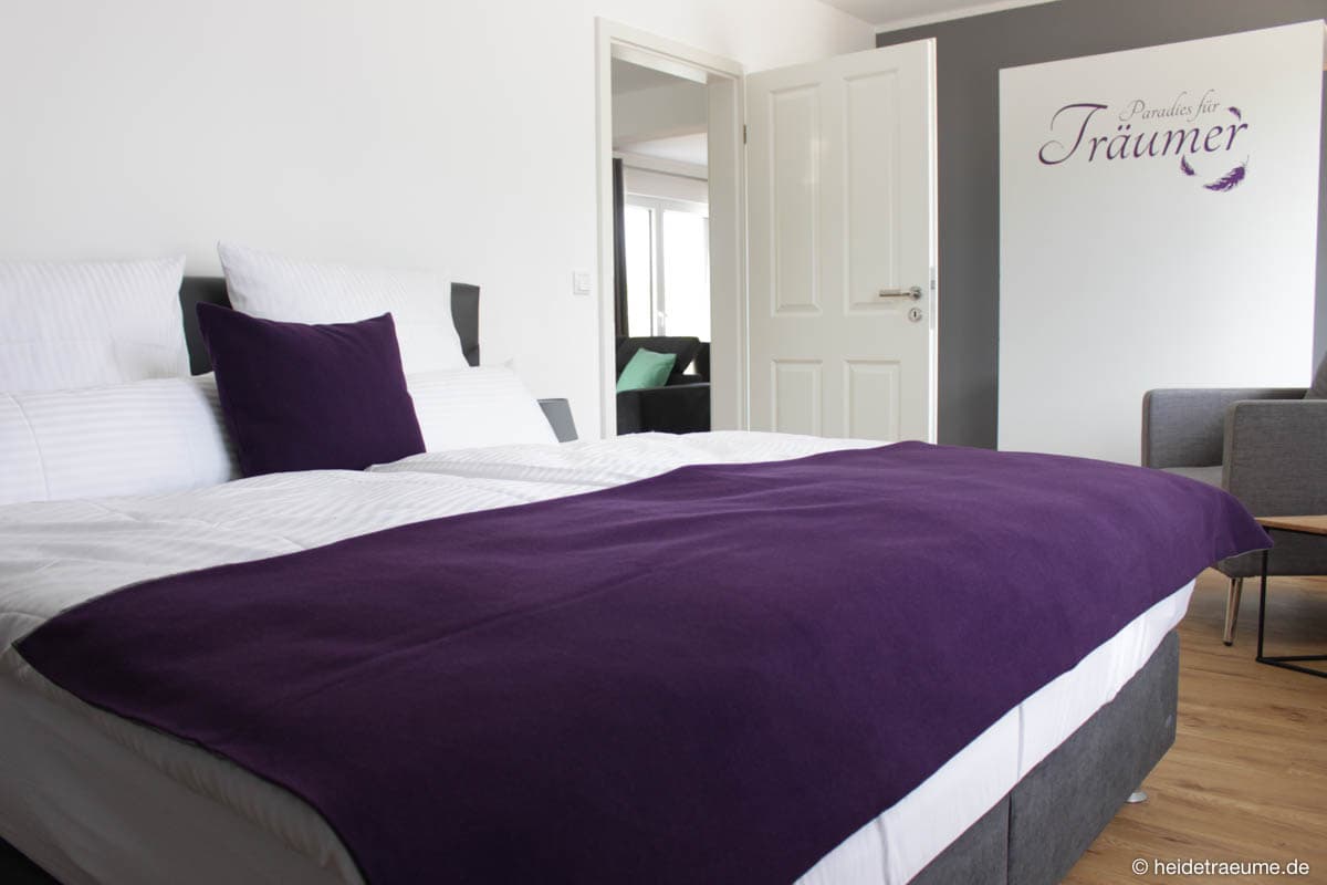 Schlafzimmer Pferdeflüsterer in den Heideträume Appartements in Undeloh